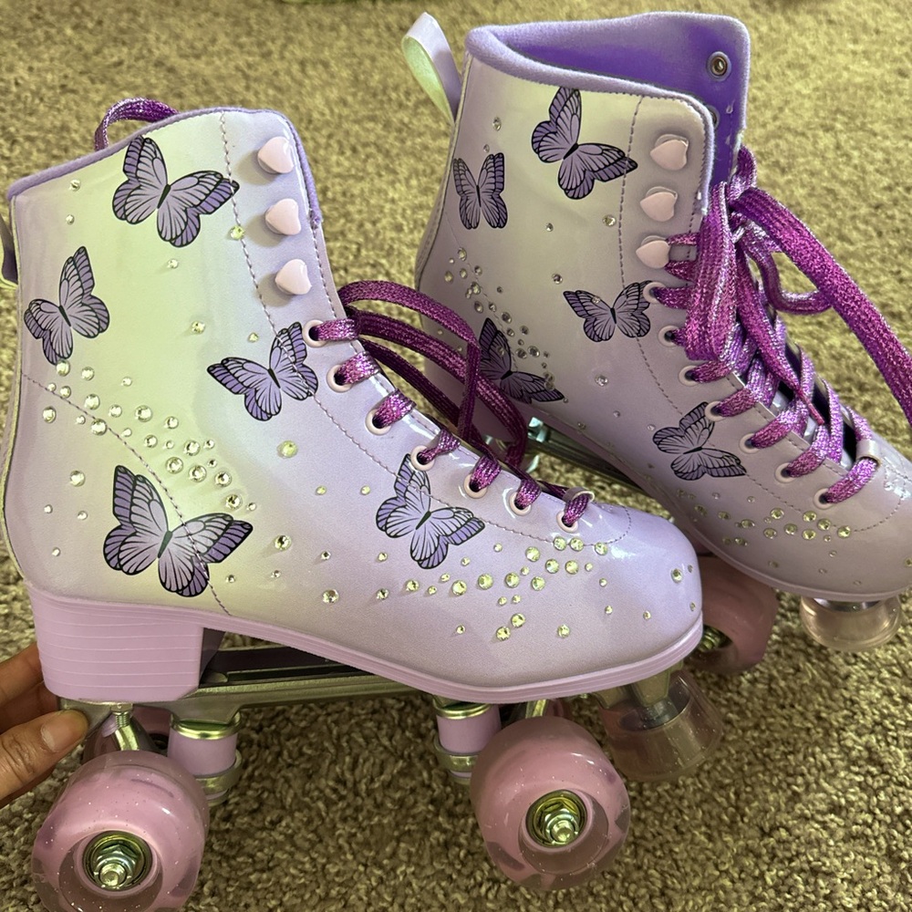 Purple butterfly roller-skates